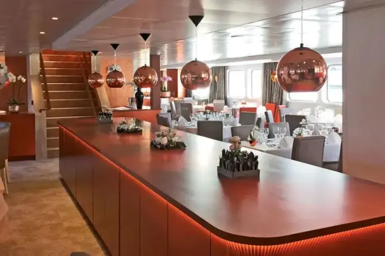 Restaurant_2.webp