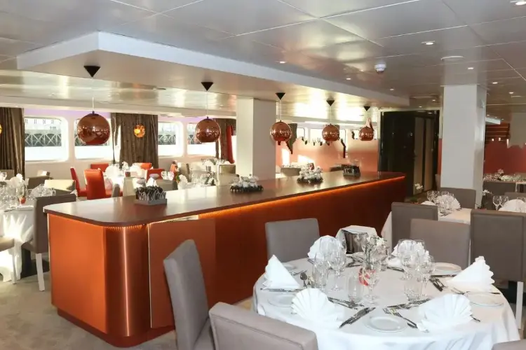 Restaurant_3.webp