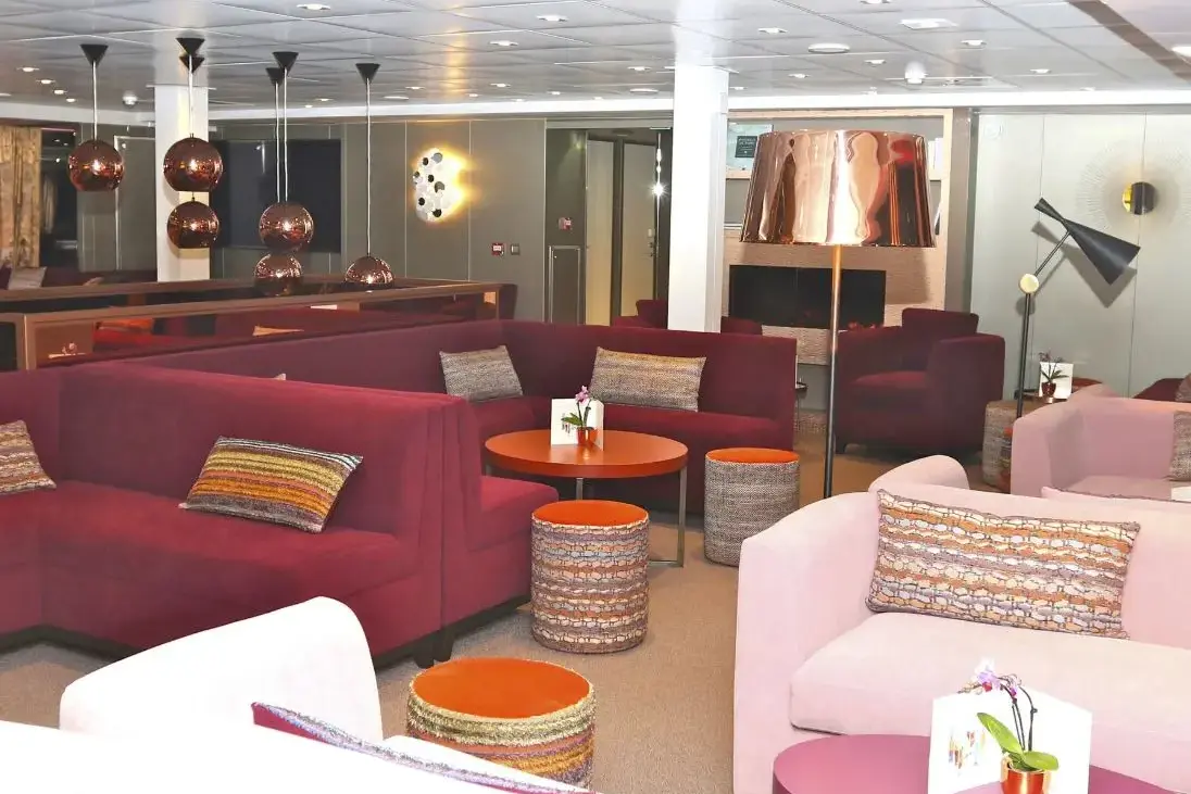Salon Bar.webp