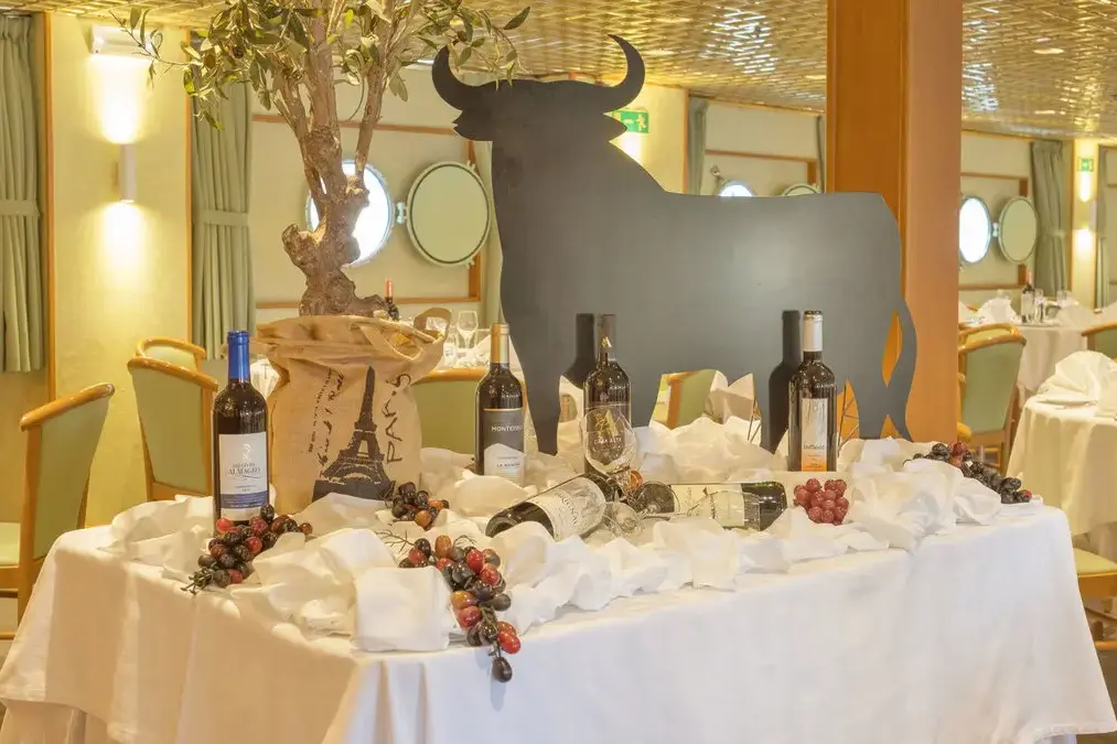 la-belle-de-cadix-buffet-dekoration-lg.webp