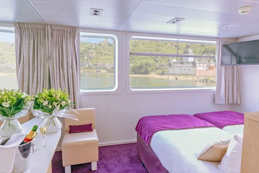 MAIN DECK 2 ADJUSTABLE TWIN BEDS CAT.webp