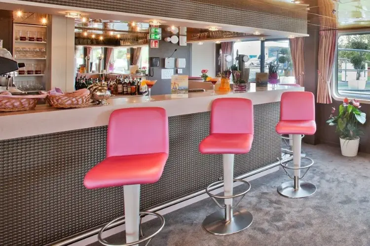 ms-gerard-schmitter-bar-11.webp