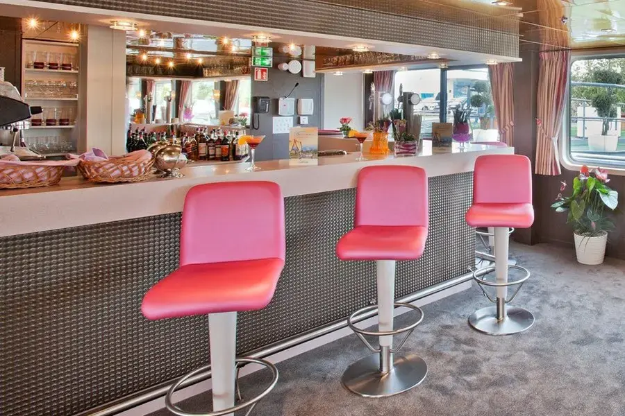 ms-gerard-schmitter-bar-11.webp