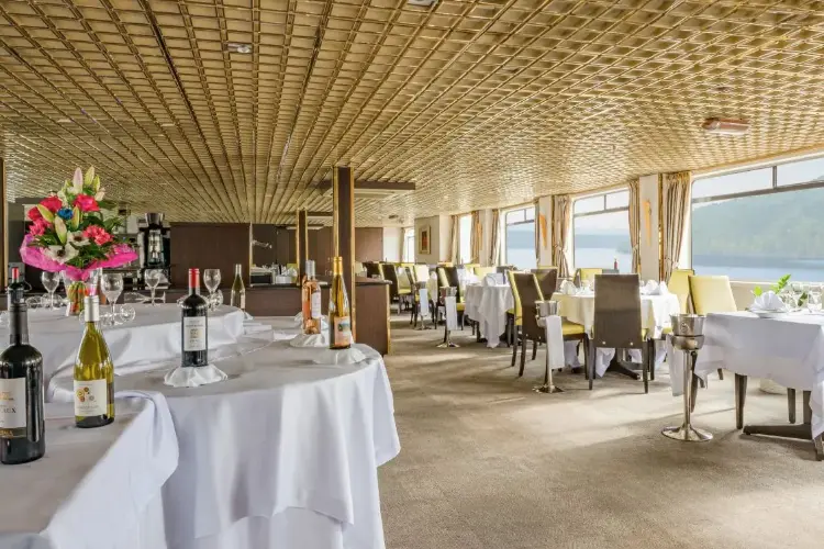 Restaurant_8.webp