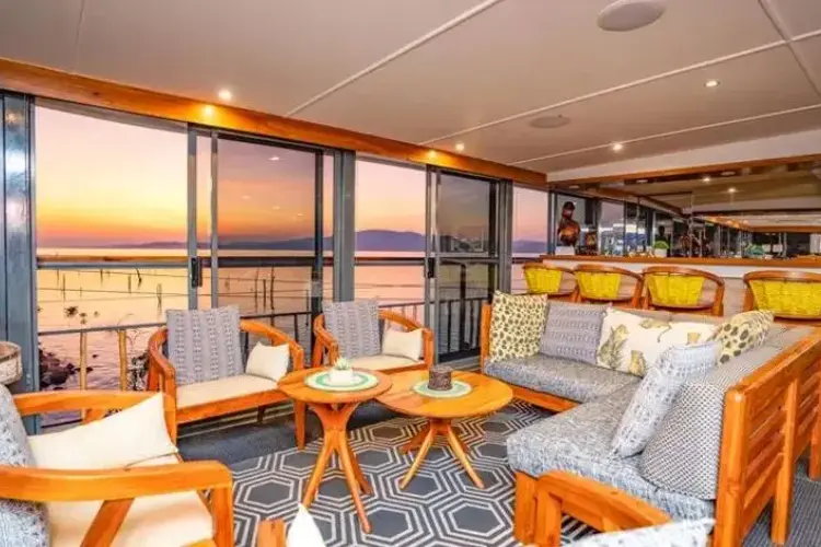 RV Zimbabwean Dream Bar 2.webp