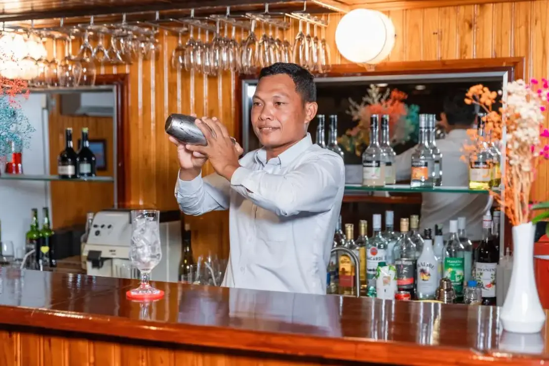 RV Lan Diep bar.webp