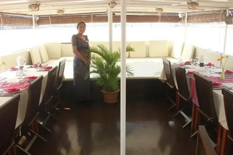 rv_toum-tiou-I-sun deck.webp