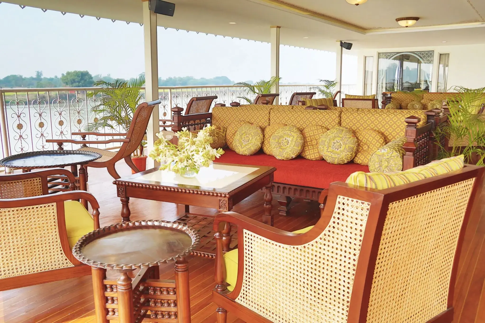 RV Ganges Voyager Terrace ©CroisiEurope 10.webp