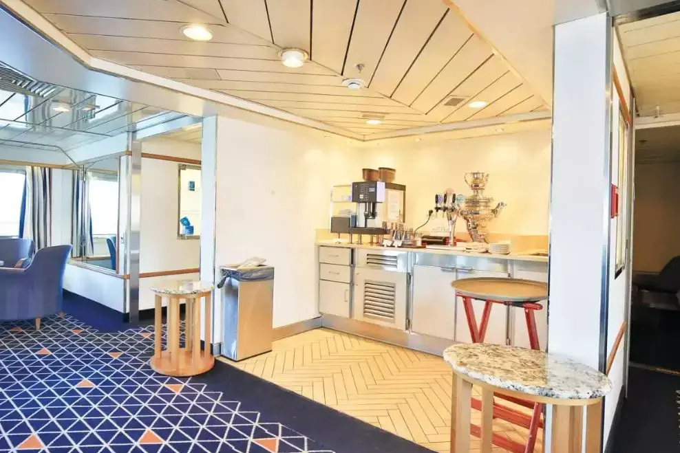 croisieurope-la-belle-des-oceans-bar.webp