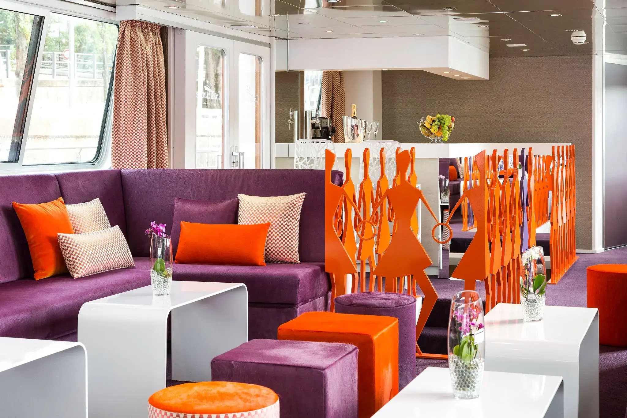 CroisiEurope_MS_Raymonde_Interior_Lounge_Bar_4.webp