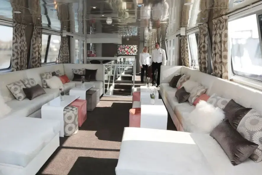 MS ANNA-MARIA salon 3.webp