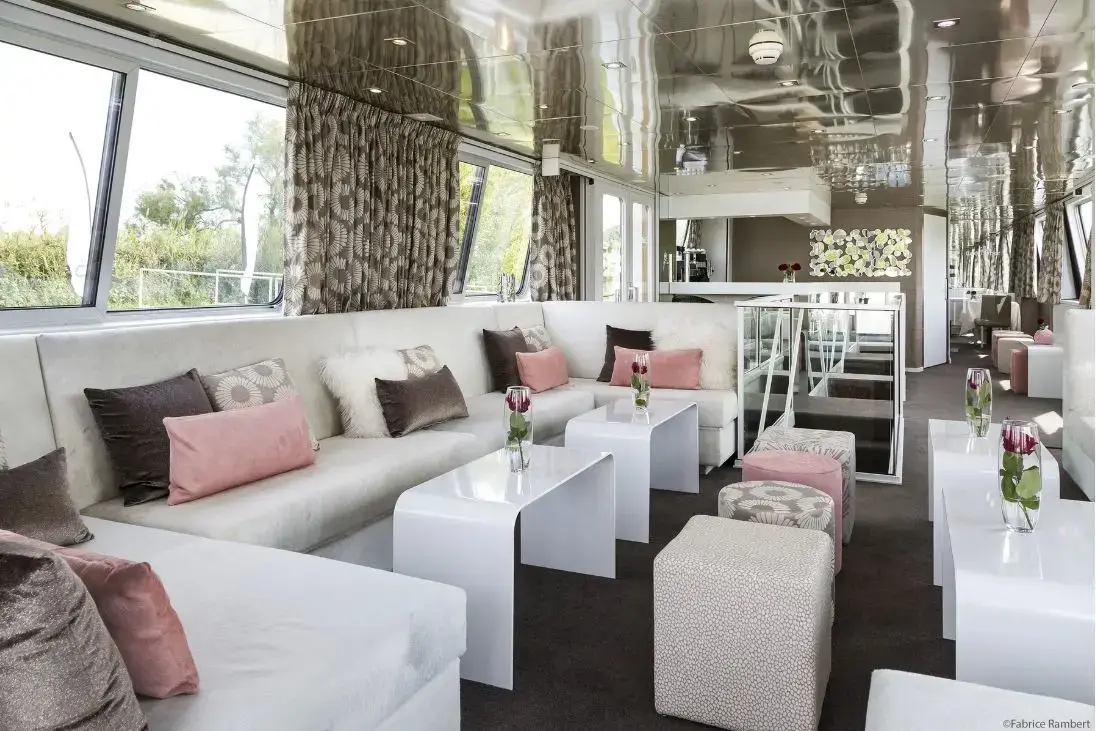 MS ANNA-MARIA salon.webp