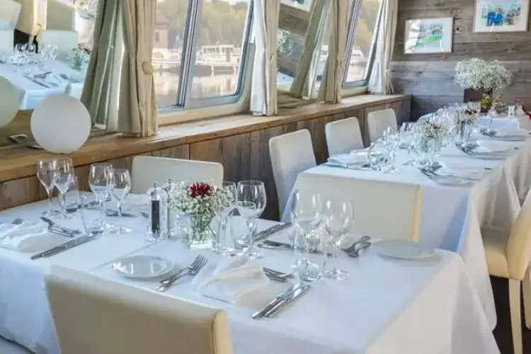 MS JEANINE restaurant 5.webp